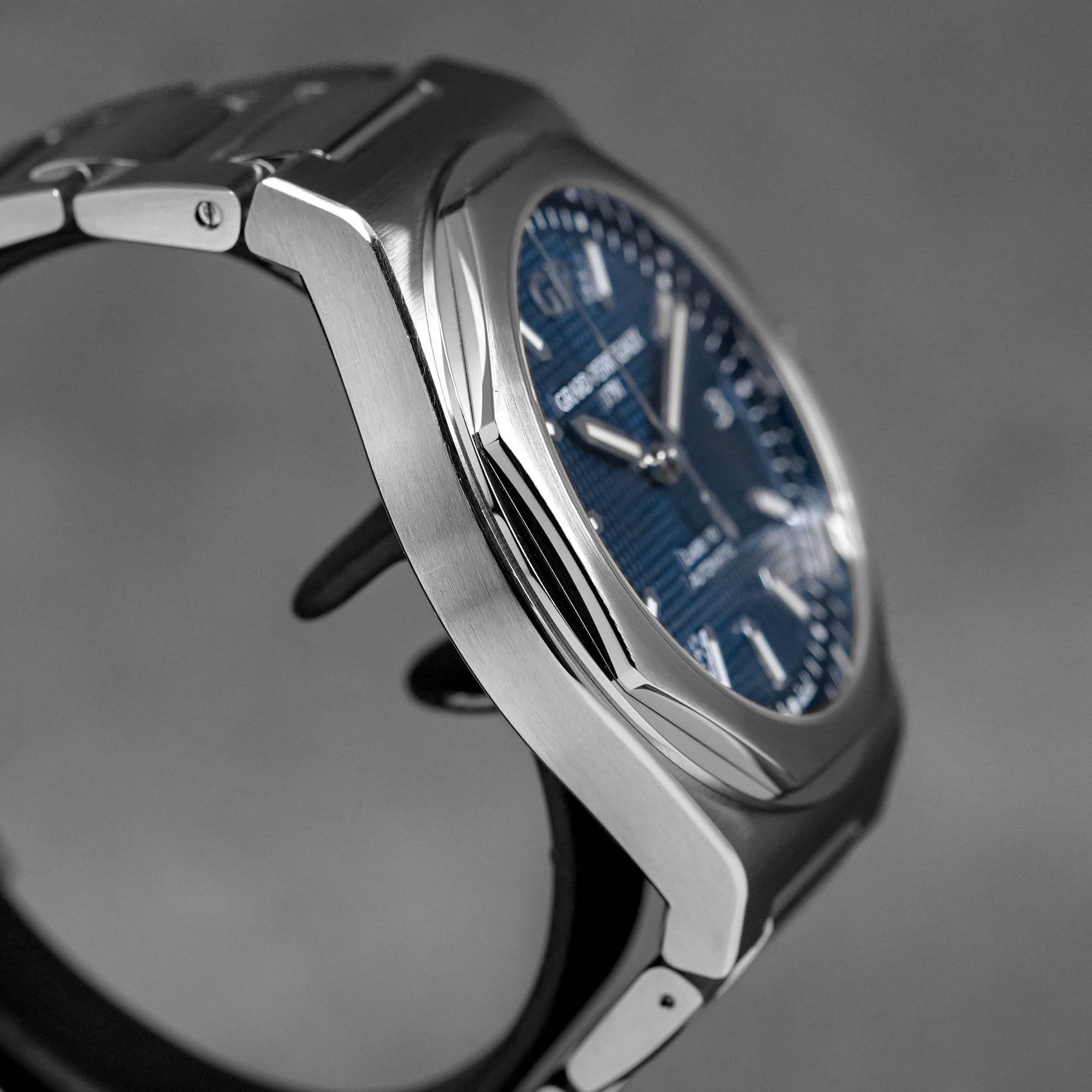 Harga Girard Perregaux Laureato Blue