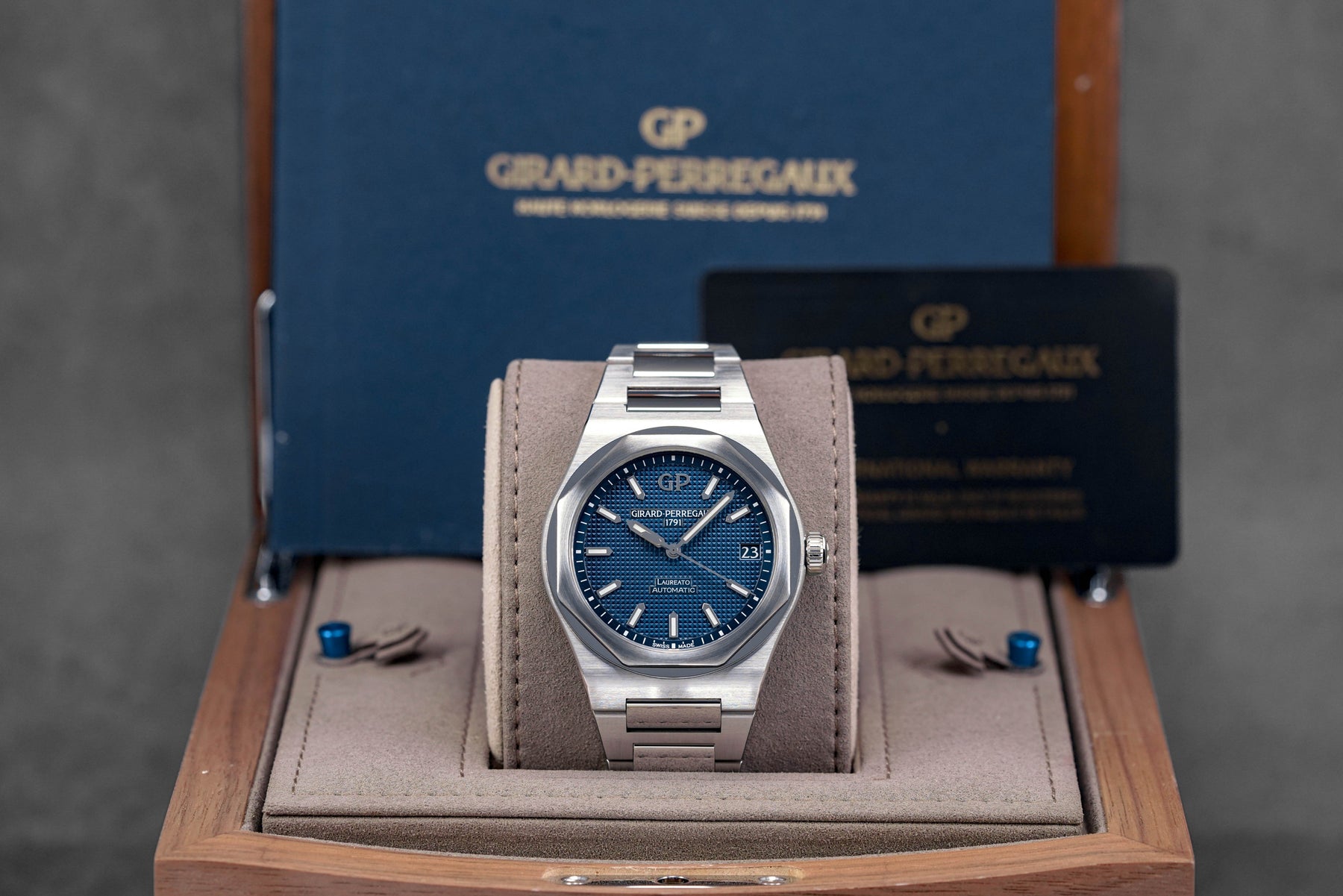 Harga Girard Perregaux Laureato Blue