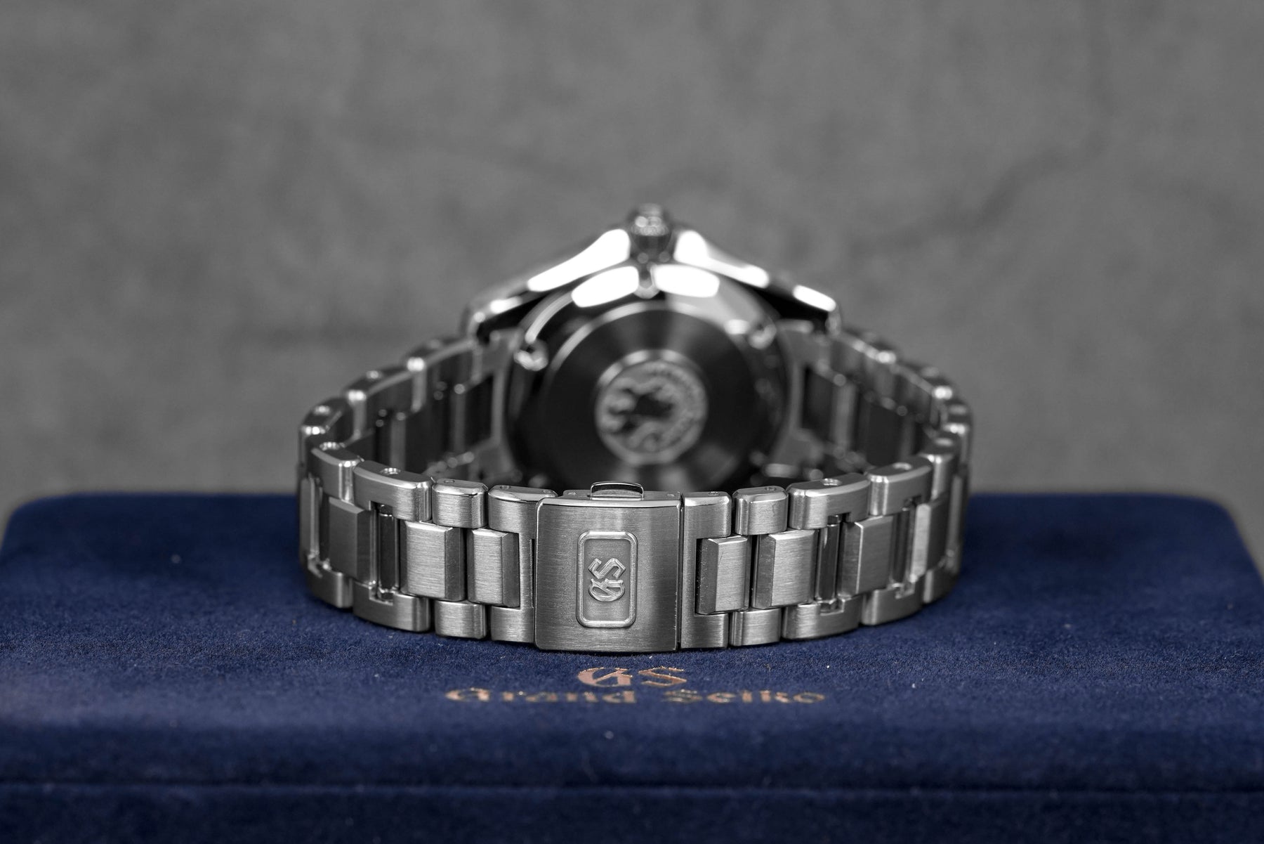MECHANICAL WHITE CARBON MESH DIAL (2005)