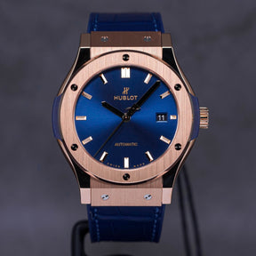 JAM TANGAN HUBLOT CLASSIC FUSION KING GOLD BLUE 42MM (2022) OMNILUXE