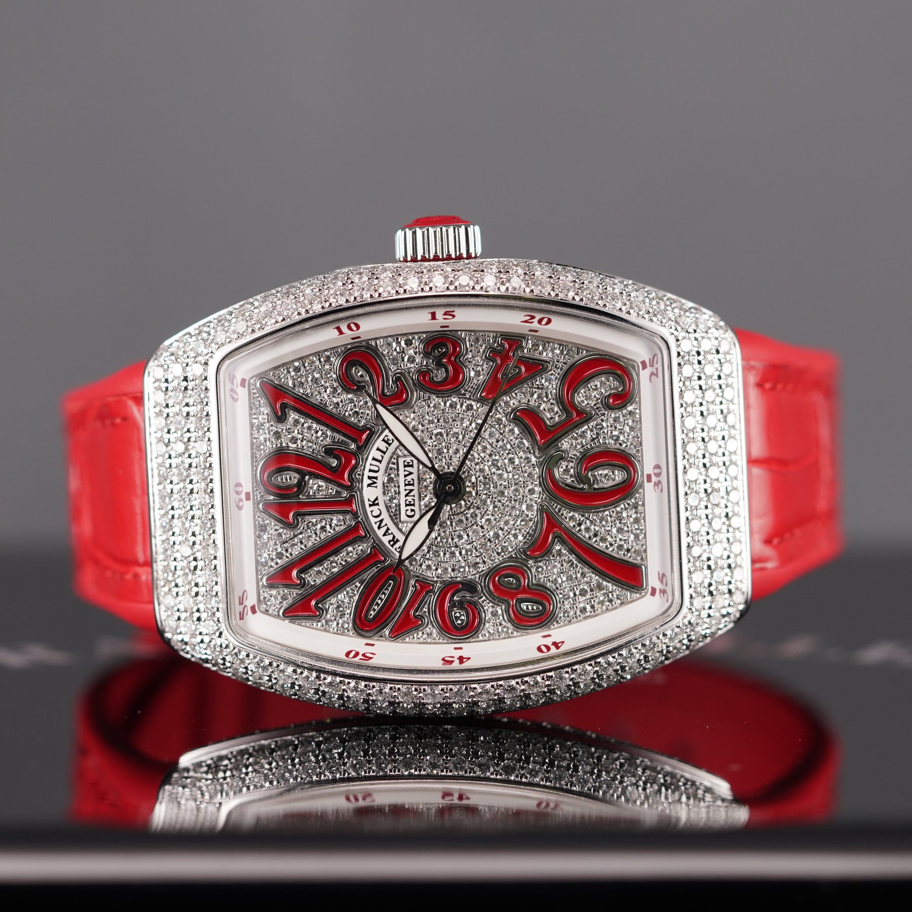 V32 RED DIAMOND DIAL (2024)