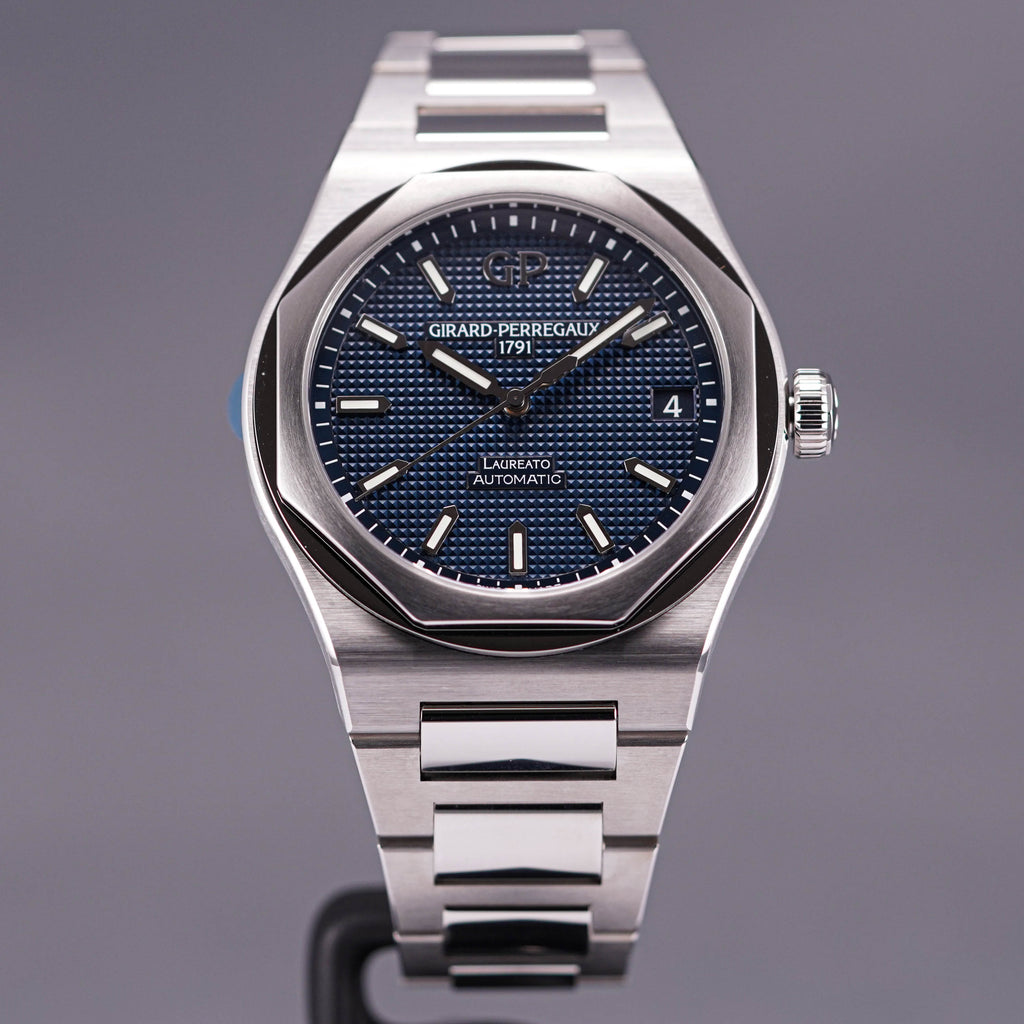 JAM TANGAN GIRARD PERREGAUX LAUREATO BLUE DIAL OMNILUXE