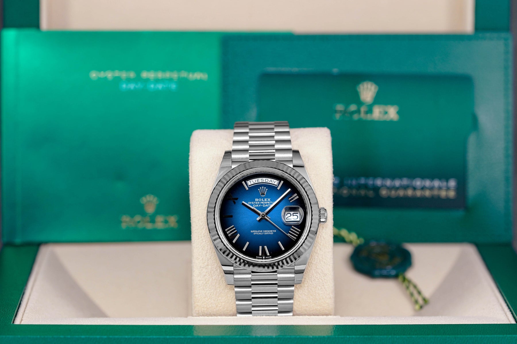 DAYDATE 40MM WHITEGOLD BLUE OMBRE DIAL (2025)