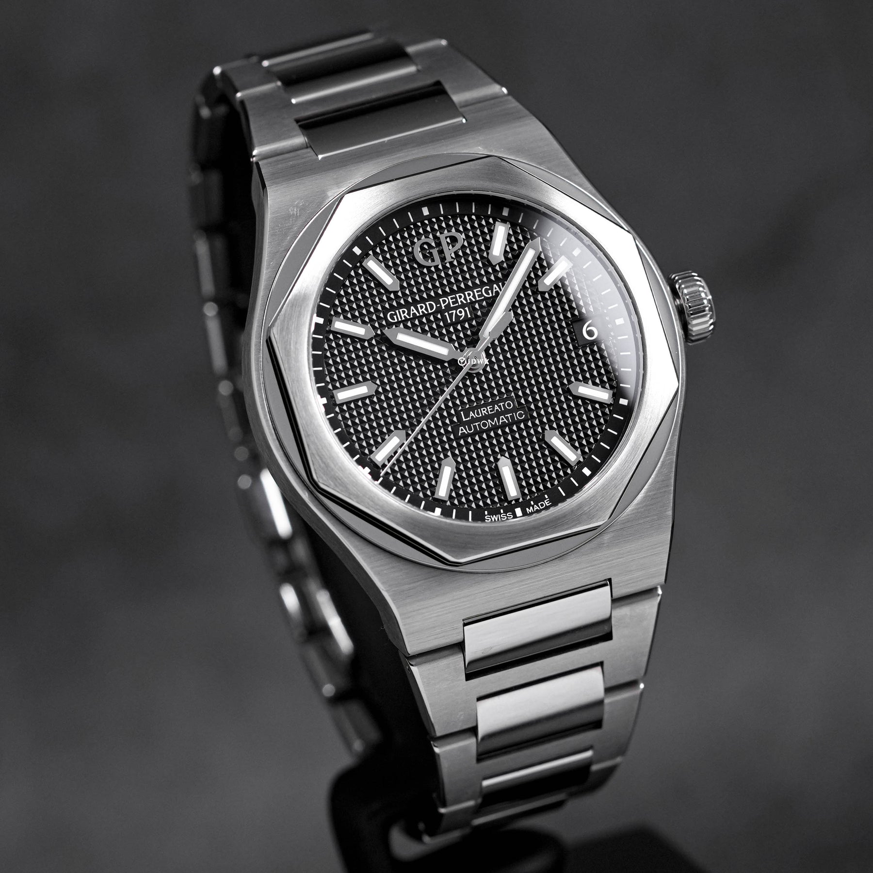 GIRARD PERREGAUX LAUREATO BLACK DIAL 2023 OMNILUXE