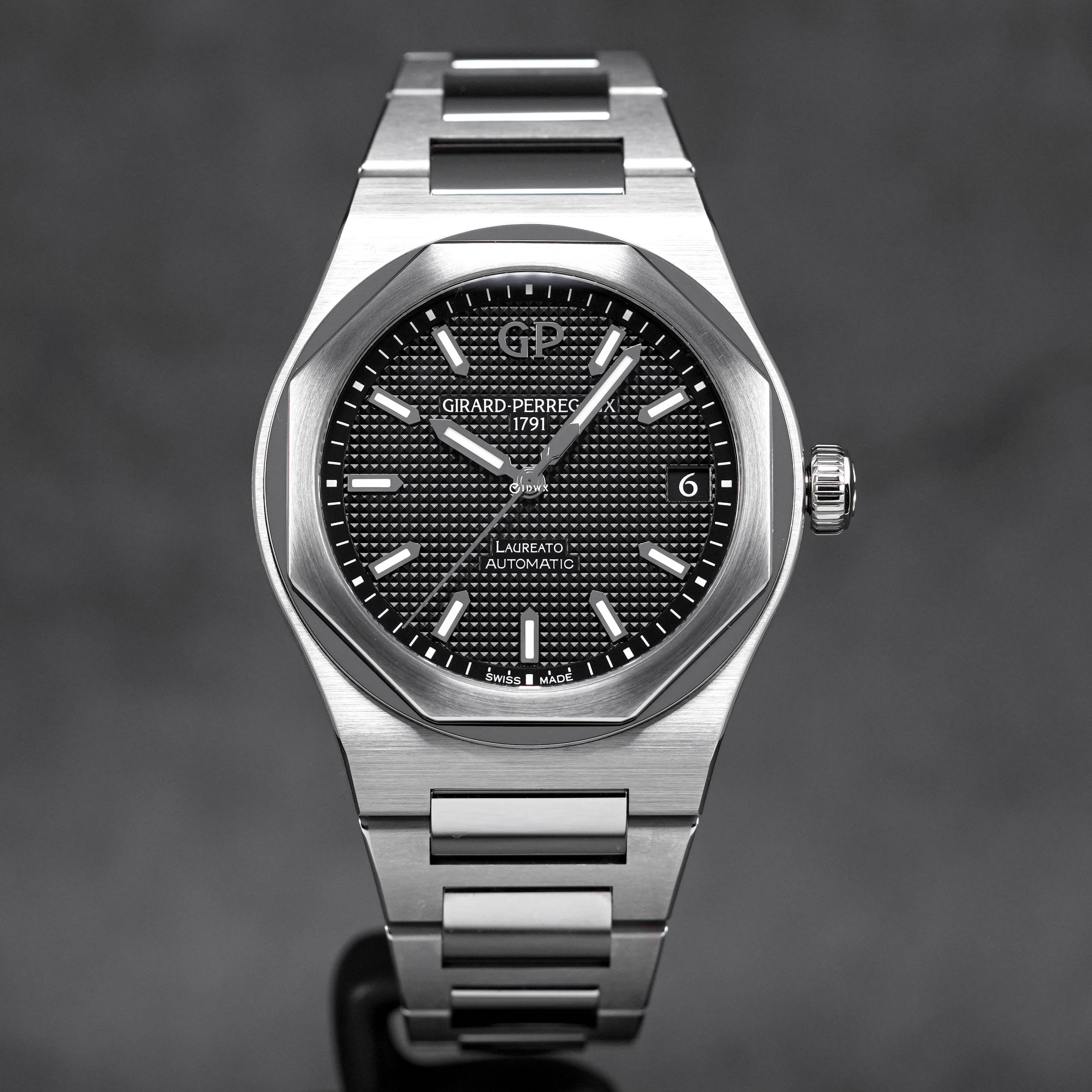 GIRARD PERREGAUX LAUREATO BLACK DIAL 2023 OMNILUXE