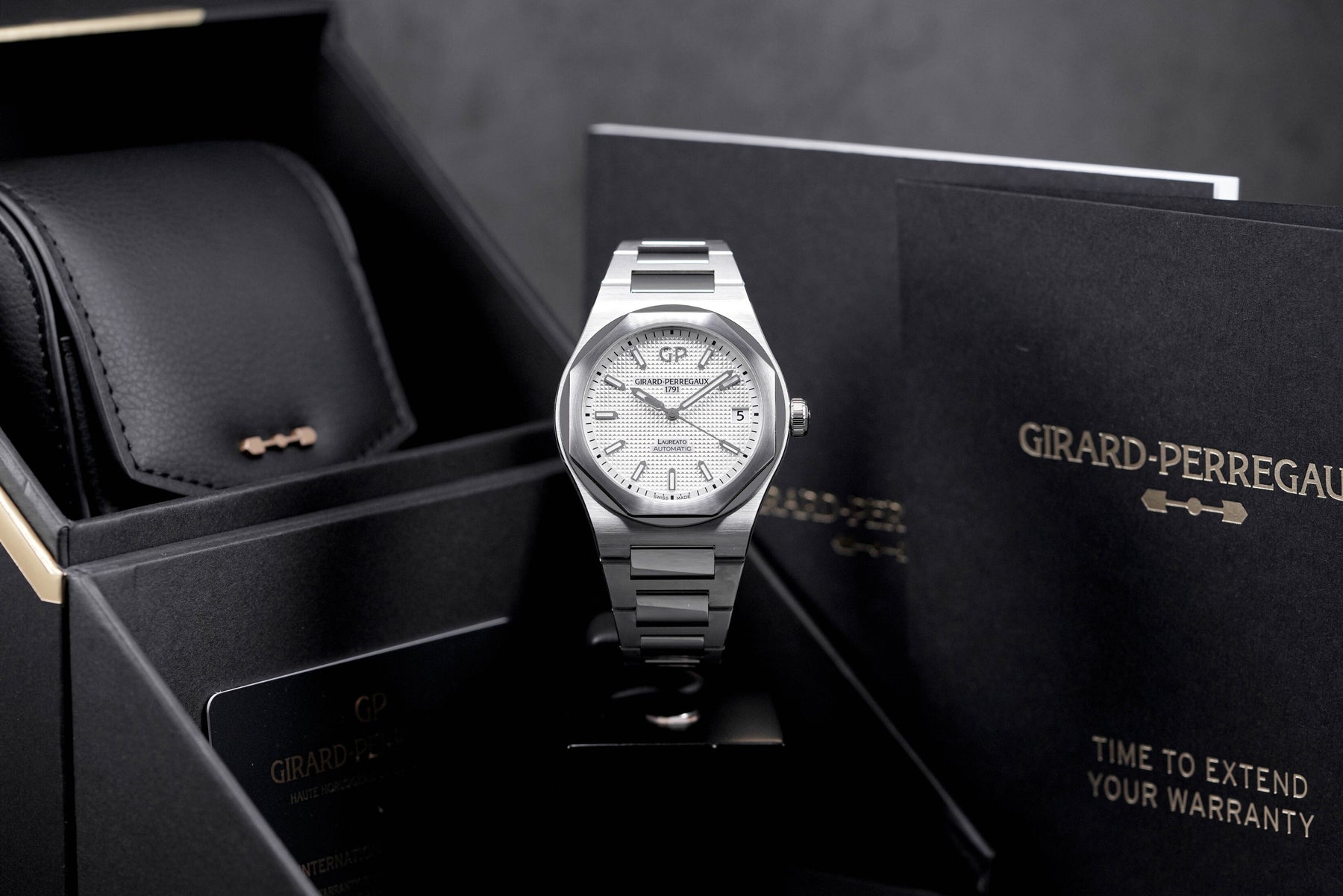 Laureato White