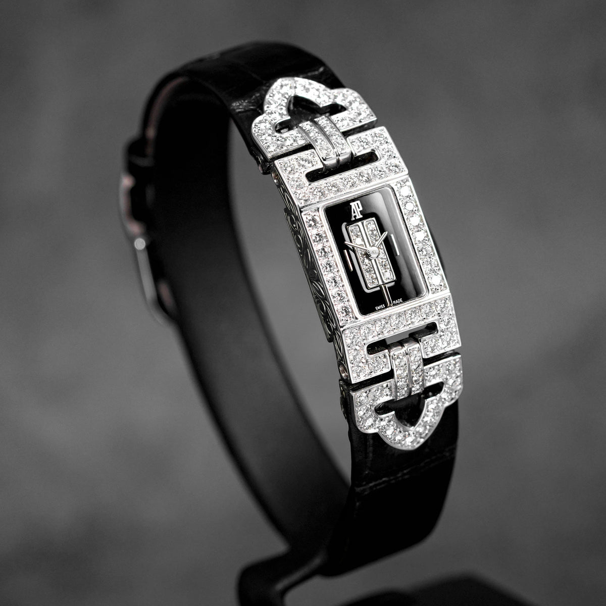 LADIES CHARLESTON WHITEGOLD DIAMOND QUARTZ LEATHER STRAP (UNDATED)