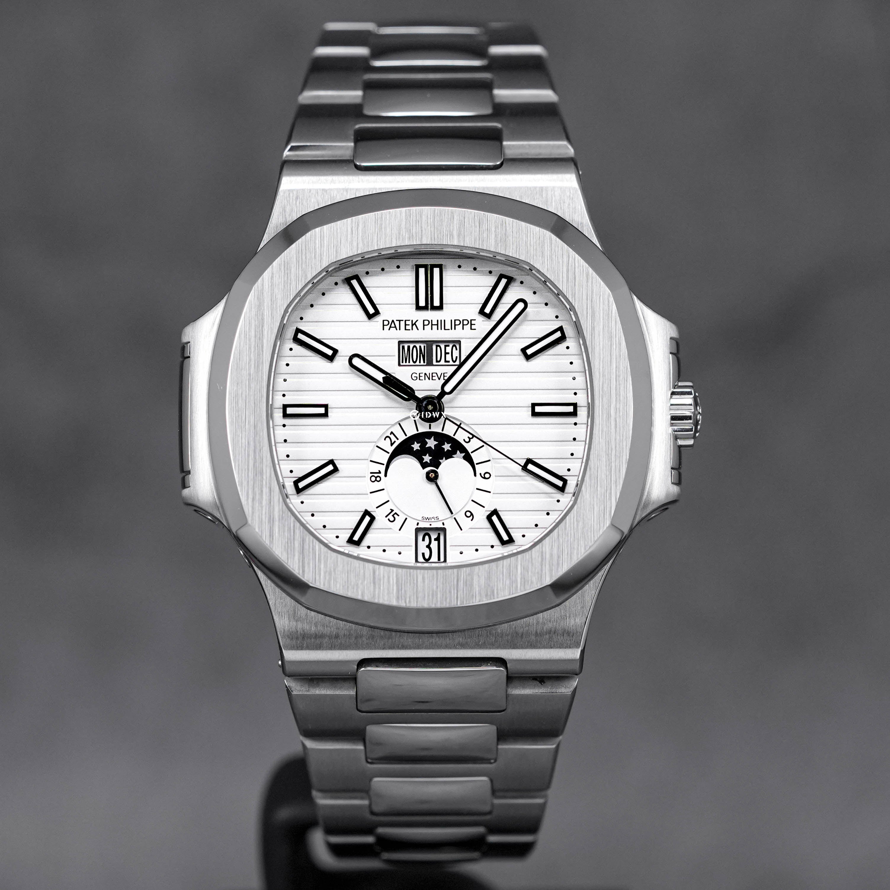 PATEK PHILIPPE NAUTILUS 5726/1A ANNUAL CALENDAR MOONPHASE WHITE