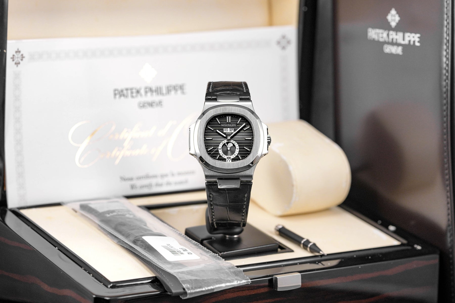 PATEK PHILIPPE NAUTILUS 5726A ANNUAL CALENDAR MOONPHASE 2017 OMNILUXE