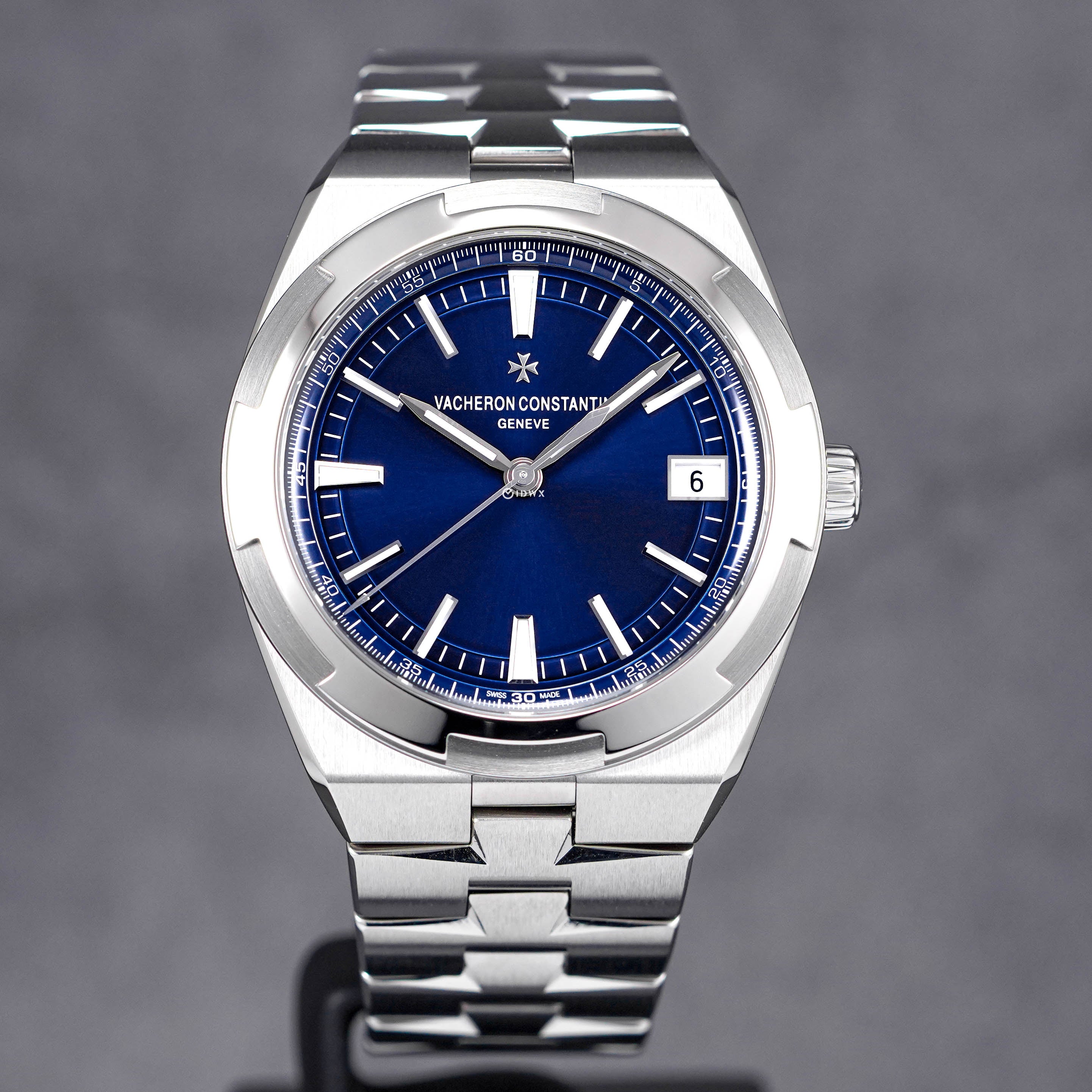 VACHERON CONSTANTIN OVERSEAS BLUE DIAL (2023) OMNILUXE