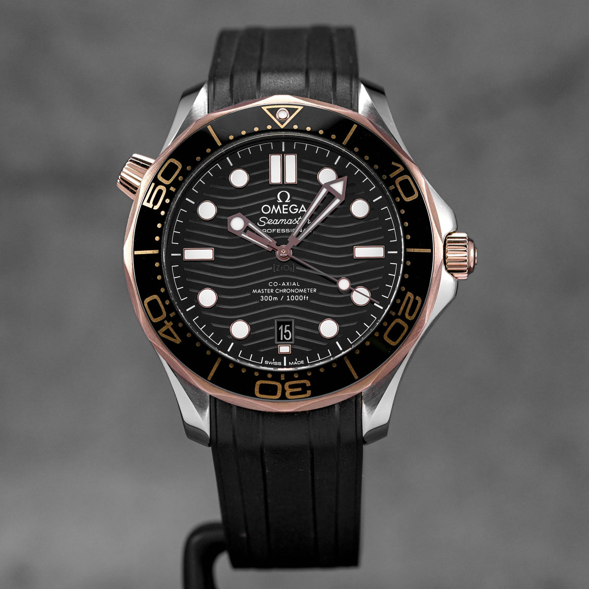 SEAMASTER DIVER 300M TWOTONE SEDNA GOLD BLACK DIAL RUBBER STRAP (2021)