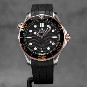 SEAMASTER DIVER 300M TWOTONE SEDNA GOLD BLACK DIAL RUBBER STRAP (2021)