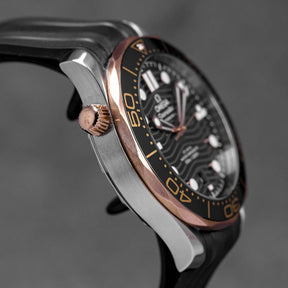 SEAMASTER DIVER 300M TWOTONE SEDNA GOLD BLACK DIAL RUBBER STRAP (2021)