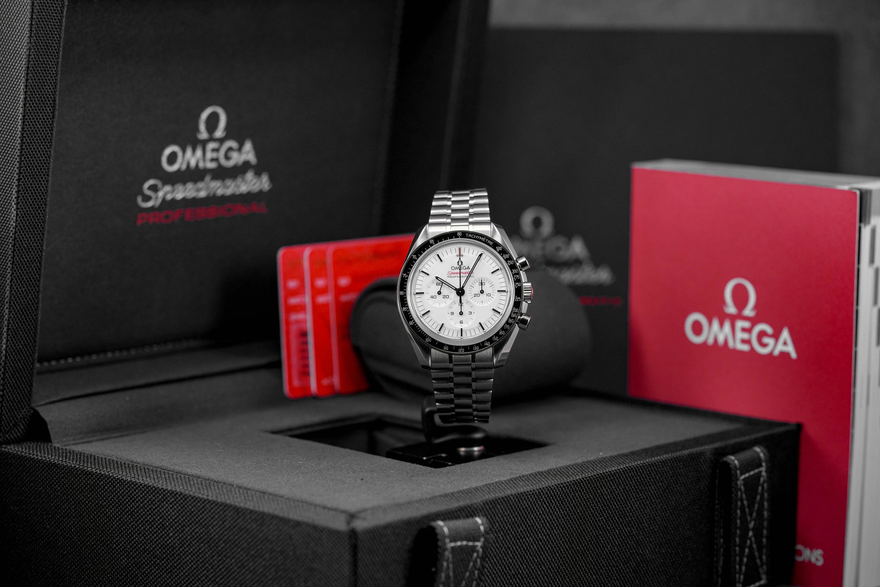 SPEEDMASTER MOONWATCH SAPPHIRE WHITE DIAL (2024)