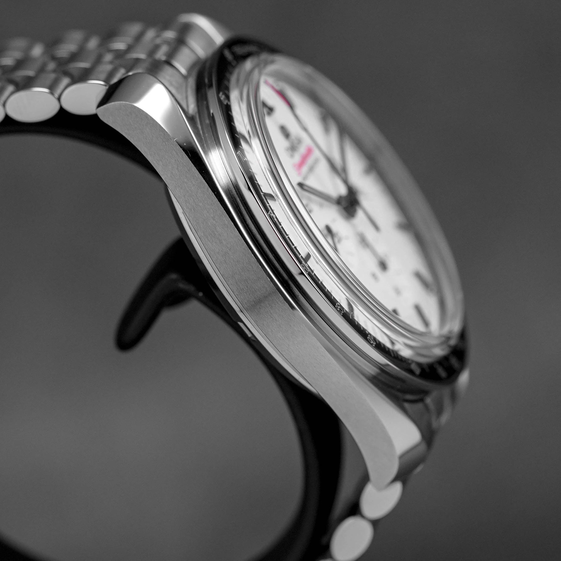 Harga Omega Speedmaster Moonwatch Sapphire