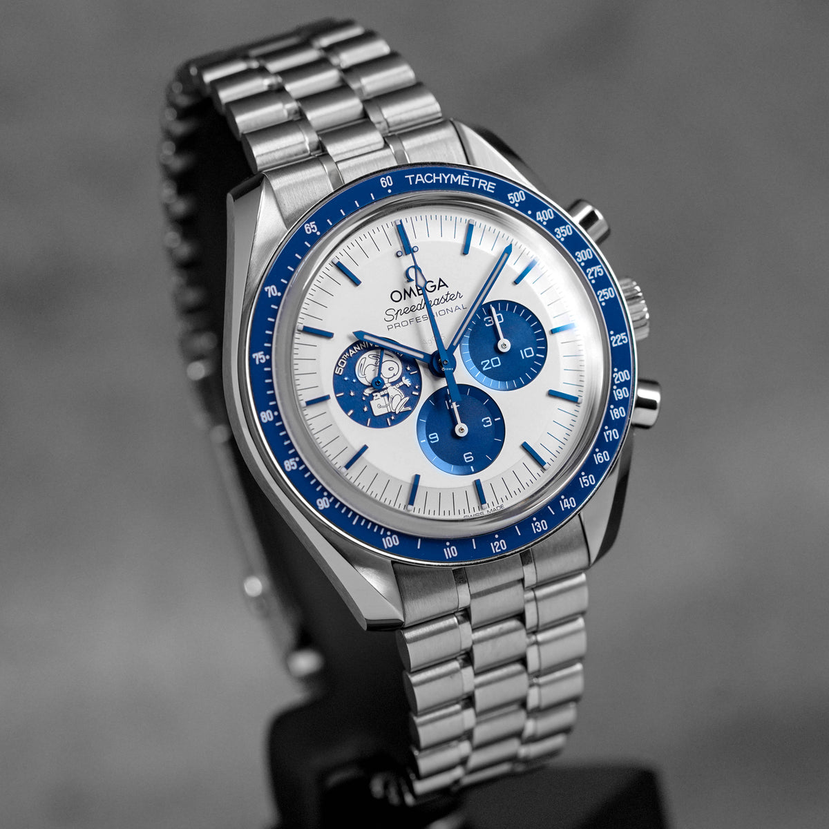 Harga Omega Speedmaster Silver Snoopy