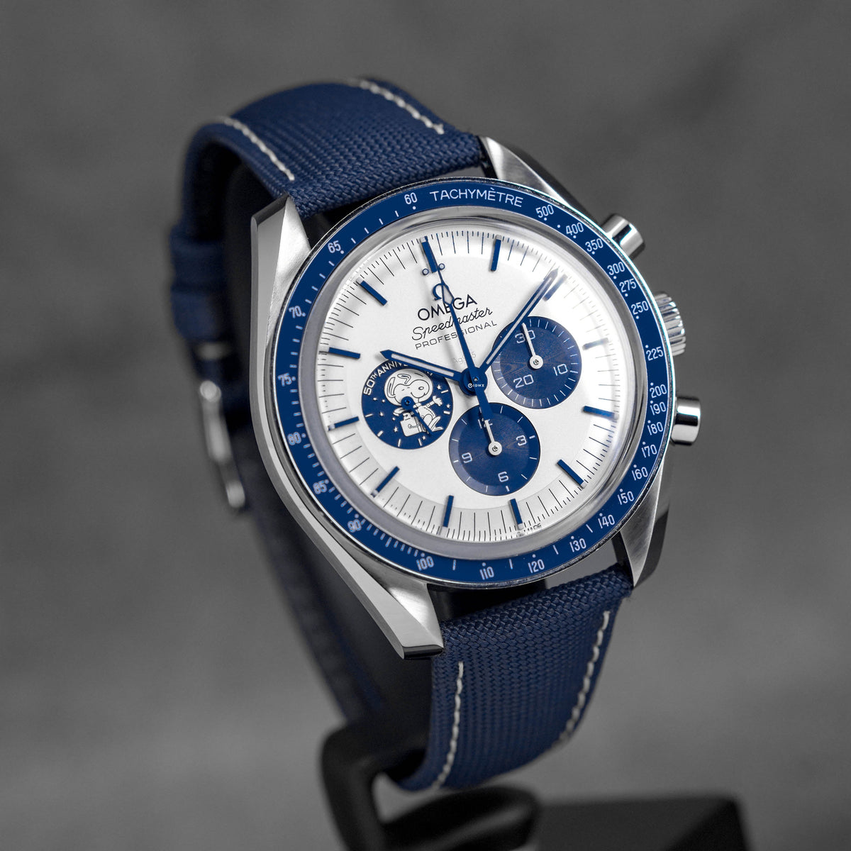 Harga Omega Speedmaster Silver Snoopy