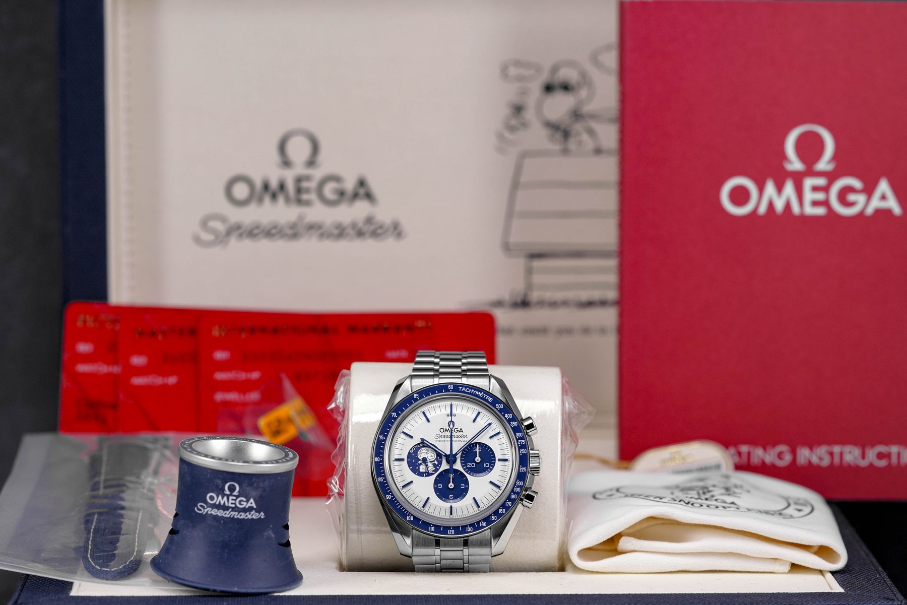 Harga Omega Speedmaster Silver Snoopy