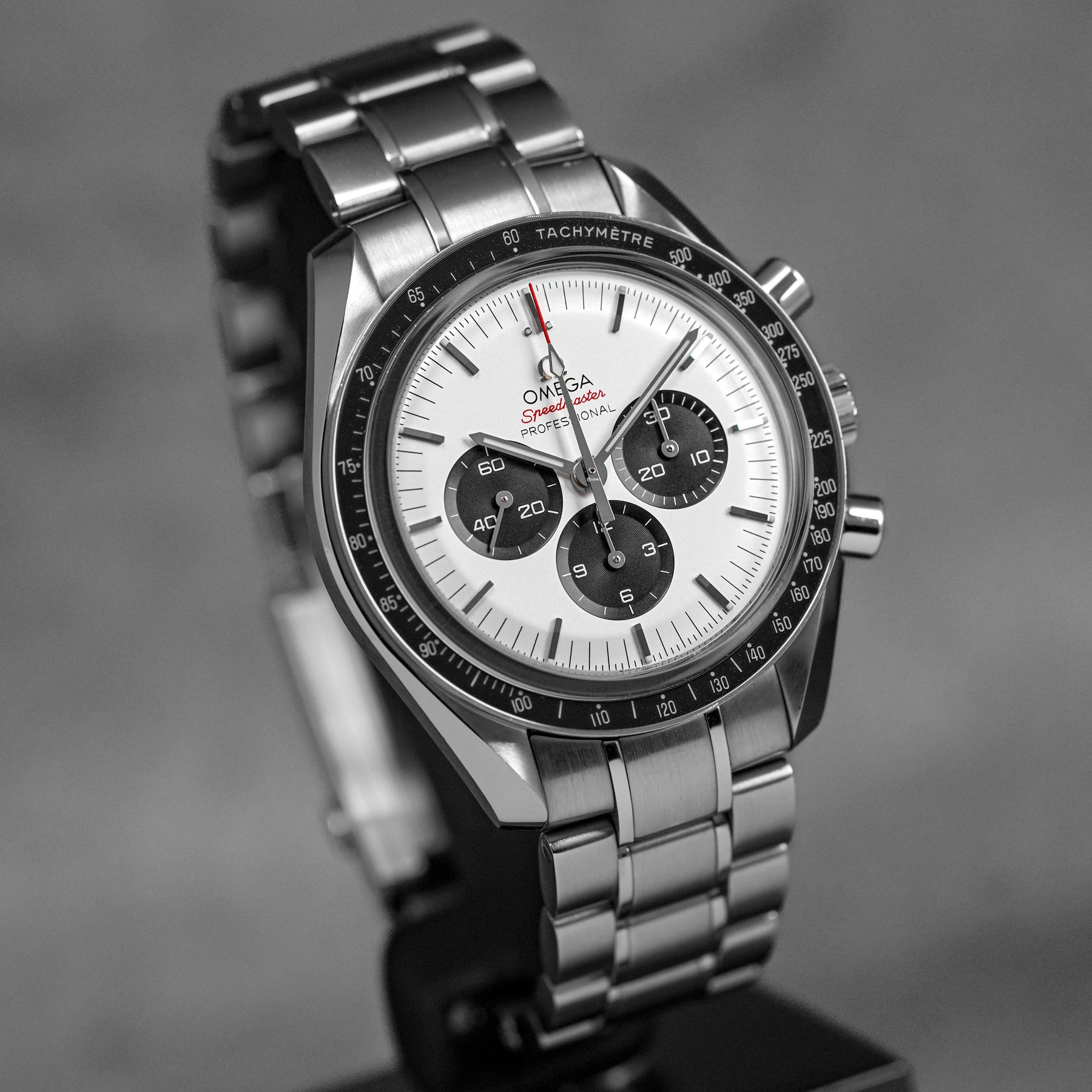 Harga Omega Speedmaster Tokyo Panda