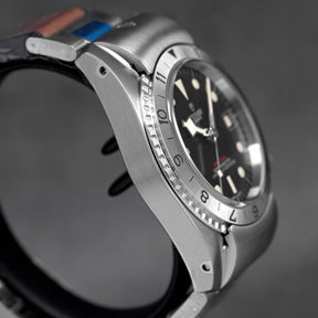 P01 Black
