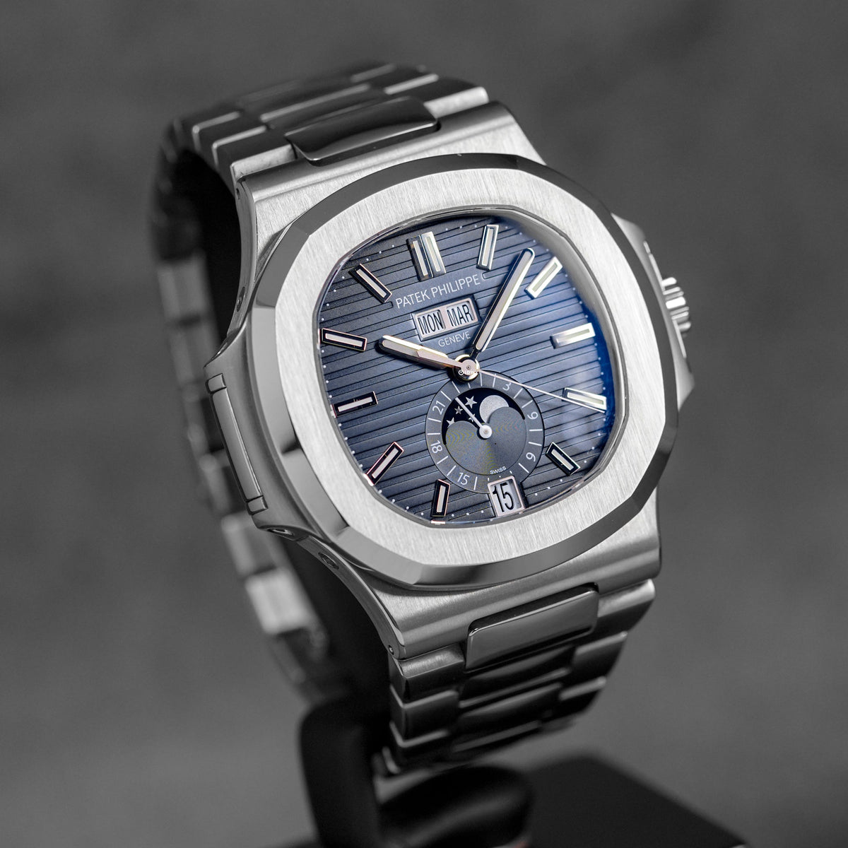 NAUTILUS 5726/1A ANNUAL CALENDAR MOONPHASE BLUE DIAL (2021)