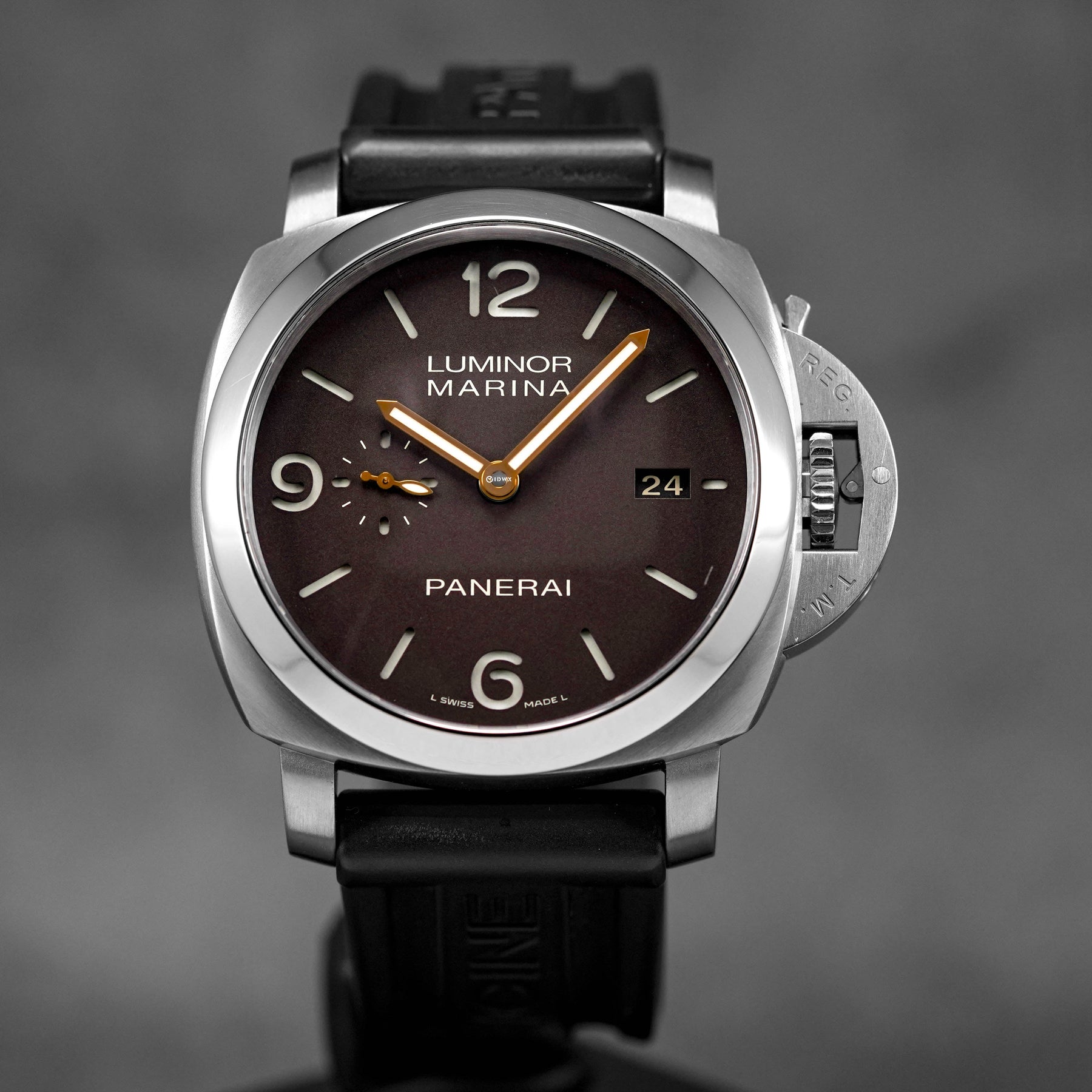 panerai tobacco dial PAM 390 LUMINOR GOLD HANDS PATINA SPECIAL EDITION 44MM This watch has a water resistance of up to 330 feet/100 meters Marina 1950 Panerai Luminor Titanium