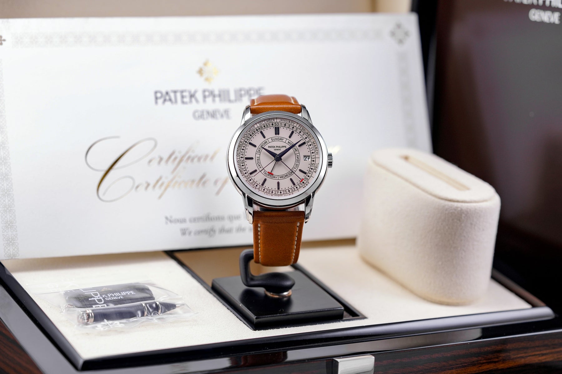CALATRAVA 5212A WEEKLY CALENDER SILVER DIAL (2024)