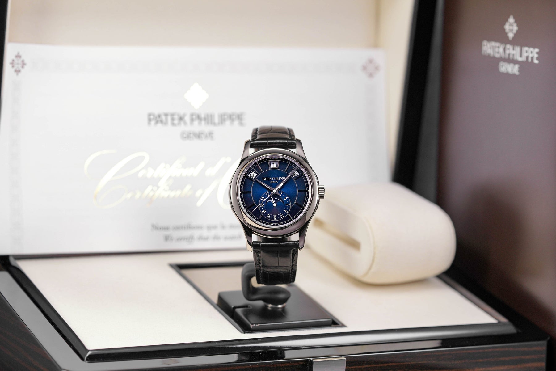 Harga Patek Philippe Complications 5205G