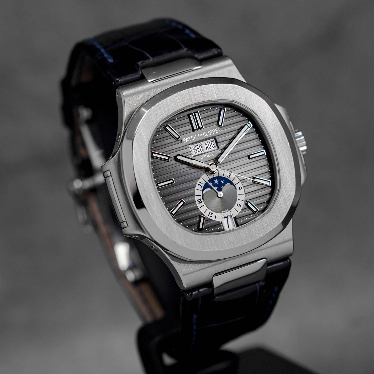 NAUTILUS 5726A ANNUAL CALENDAR MOONPHASE (2020)