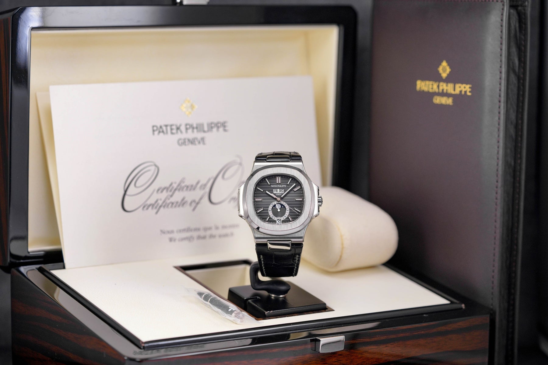 NAUTILUS 5726A ANNUAL CALENDAR MOONPHASE (2010)