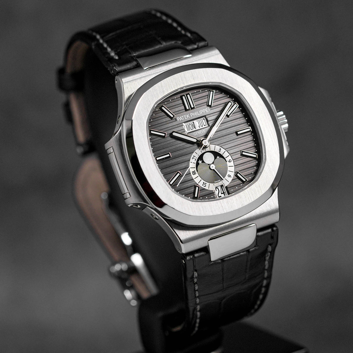 NAUTILUS 5726A ANNUAL CALENDAR MOONPHASE (2020)