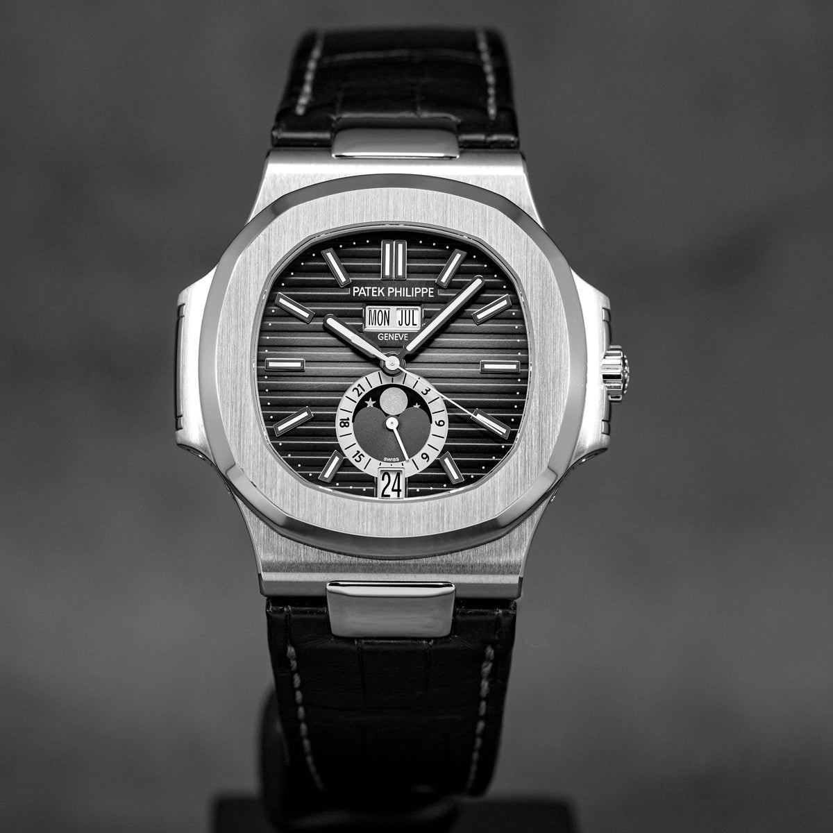 NAUTILUS 5726A ANNUAL CALENDAR MOONPHASE (2020)