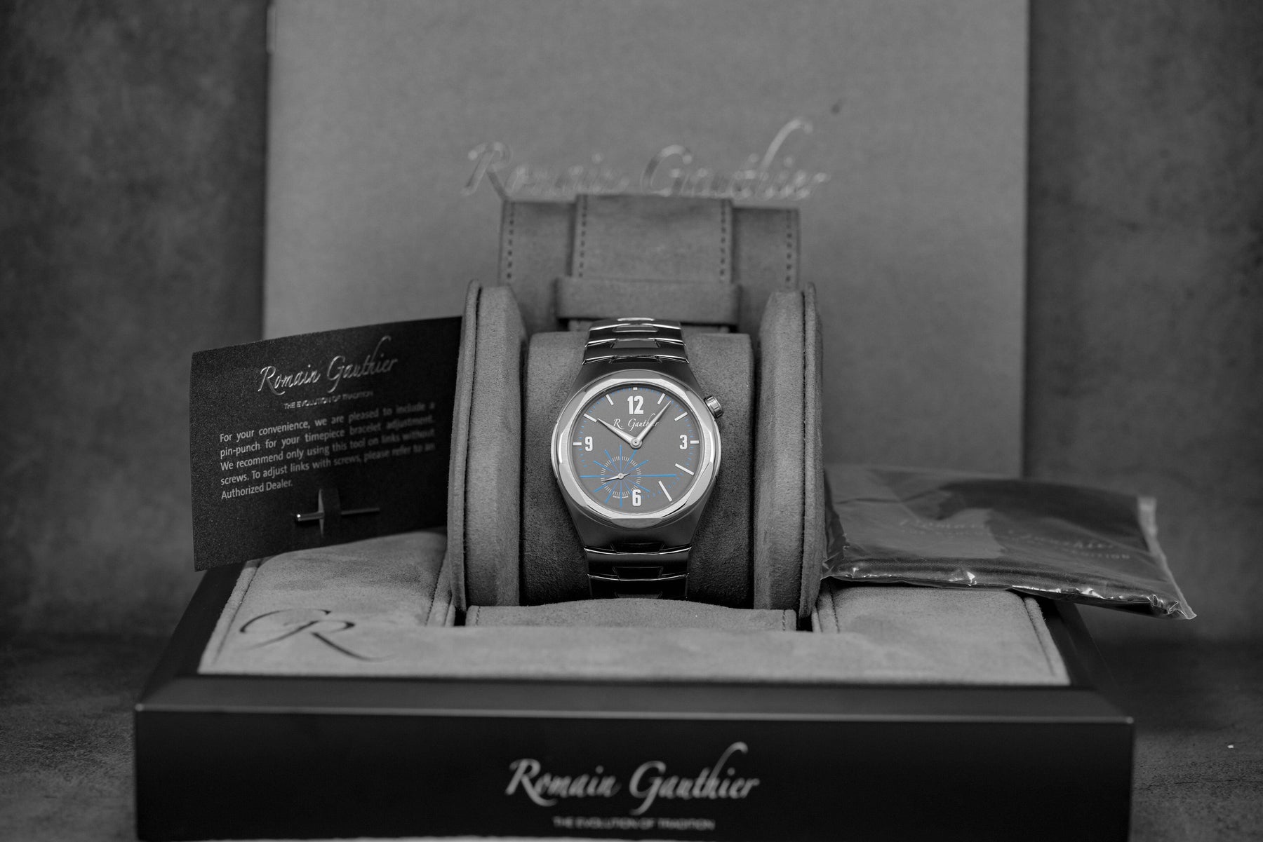 C TITANIUM EDITION BRACELET GREY DIAL (2023)