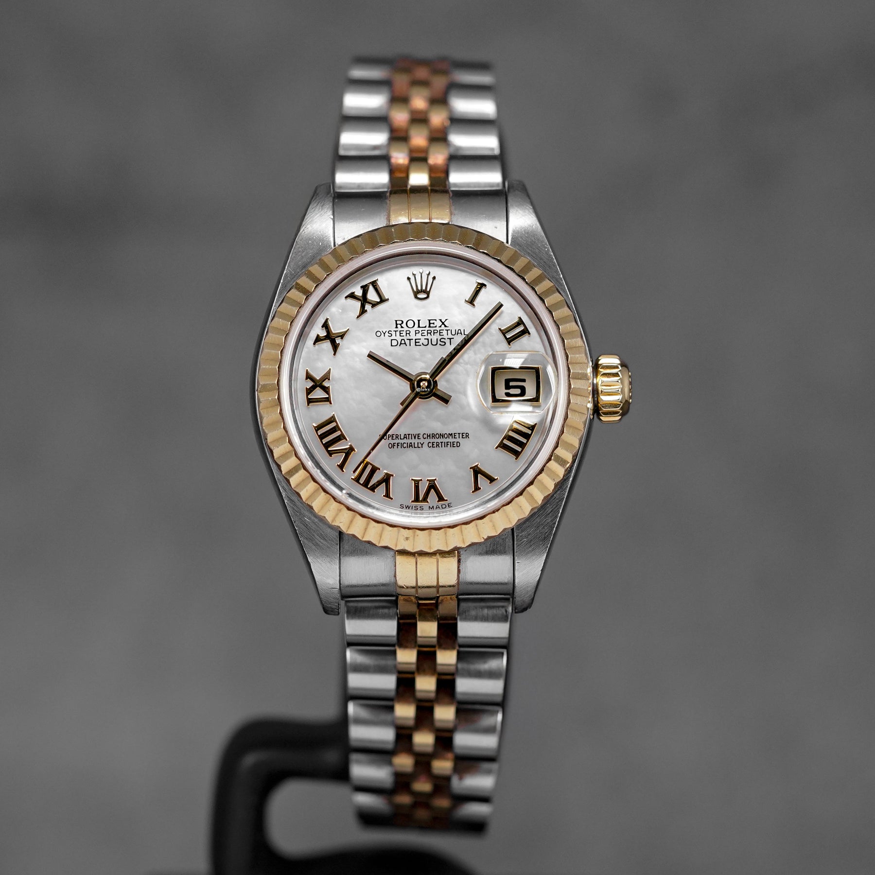 Harga Rolex Datejust 26 MOP Roman Indonesia