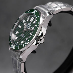 SEAMASTER DIVER 300 GREEN DIAL (2024)