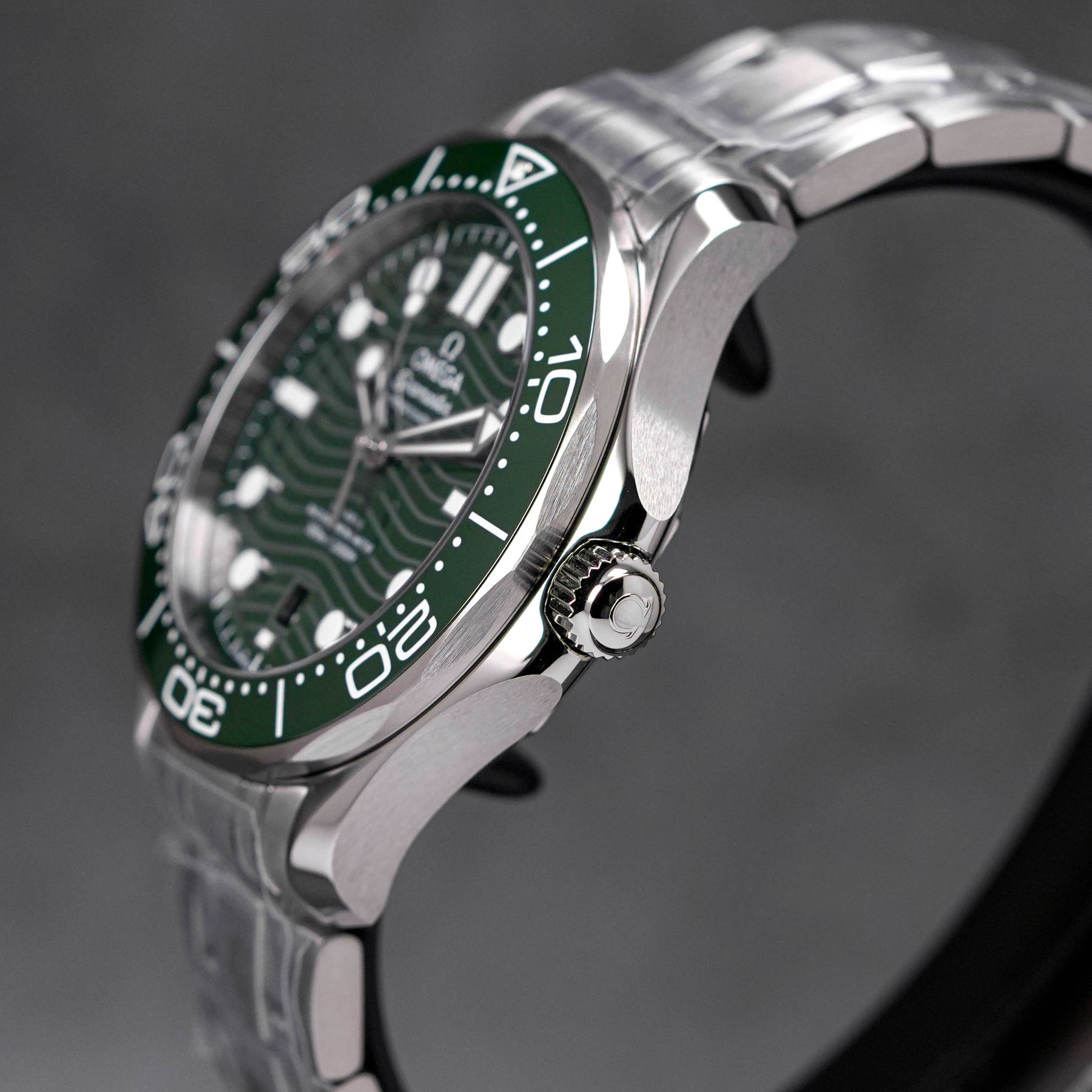 SEAMASTER DIVER 300 GREEN DIAL (2024)