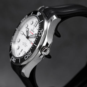 SEAMASTER DIVER 300 WHITE DIAL RUBBER STRAP (2023)