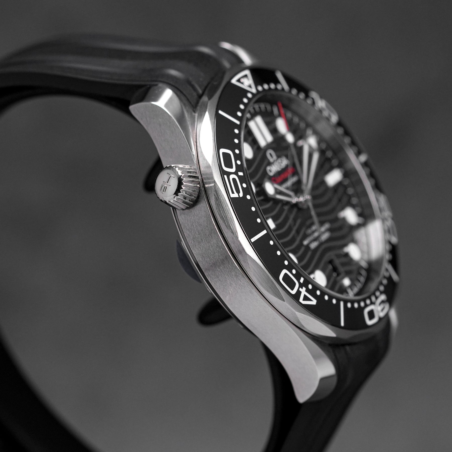 SEAMASTER DIVER 300 BLACK DIAL RUBBER STRAP (2022)