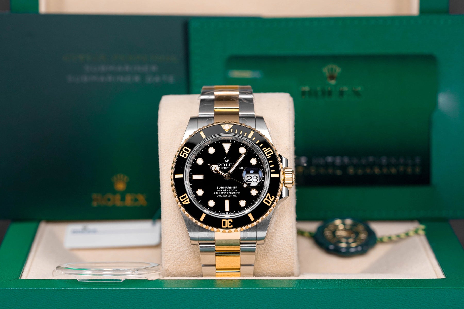 SUBMARINER DATE 41MM TWOTONE YELLOWGOLD BLACK DIAL (2023)