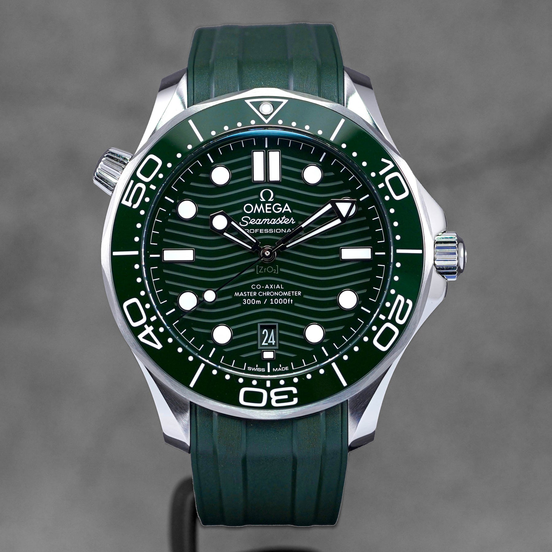 SEAMASTER DIVER 300 GREEN DIAL RUBBER STRAP (2025)