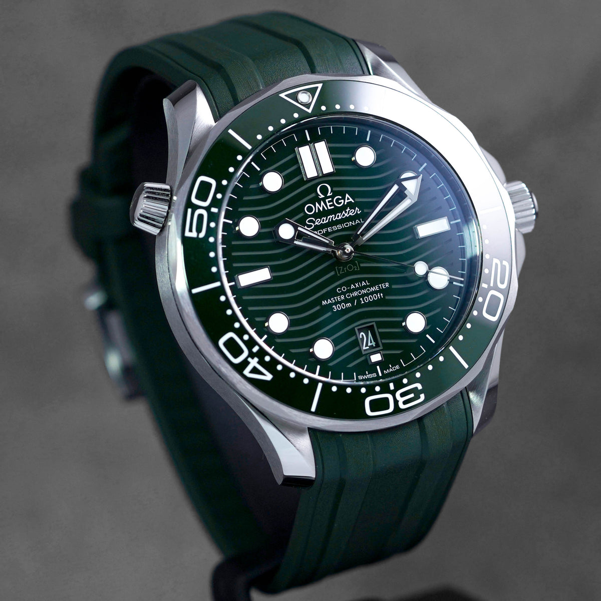 SEAMASTER DIVER 300 GREEN DIAL RUBBER STRAP (2025)