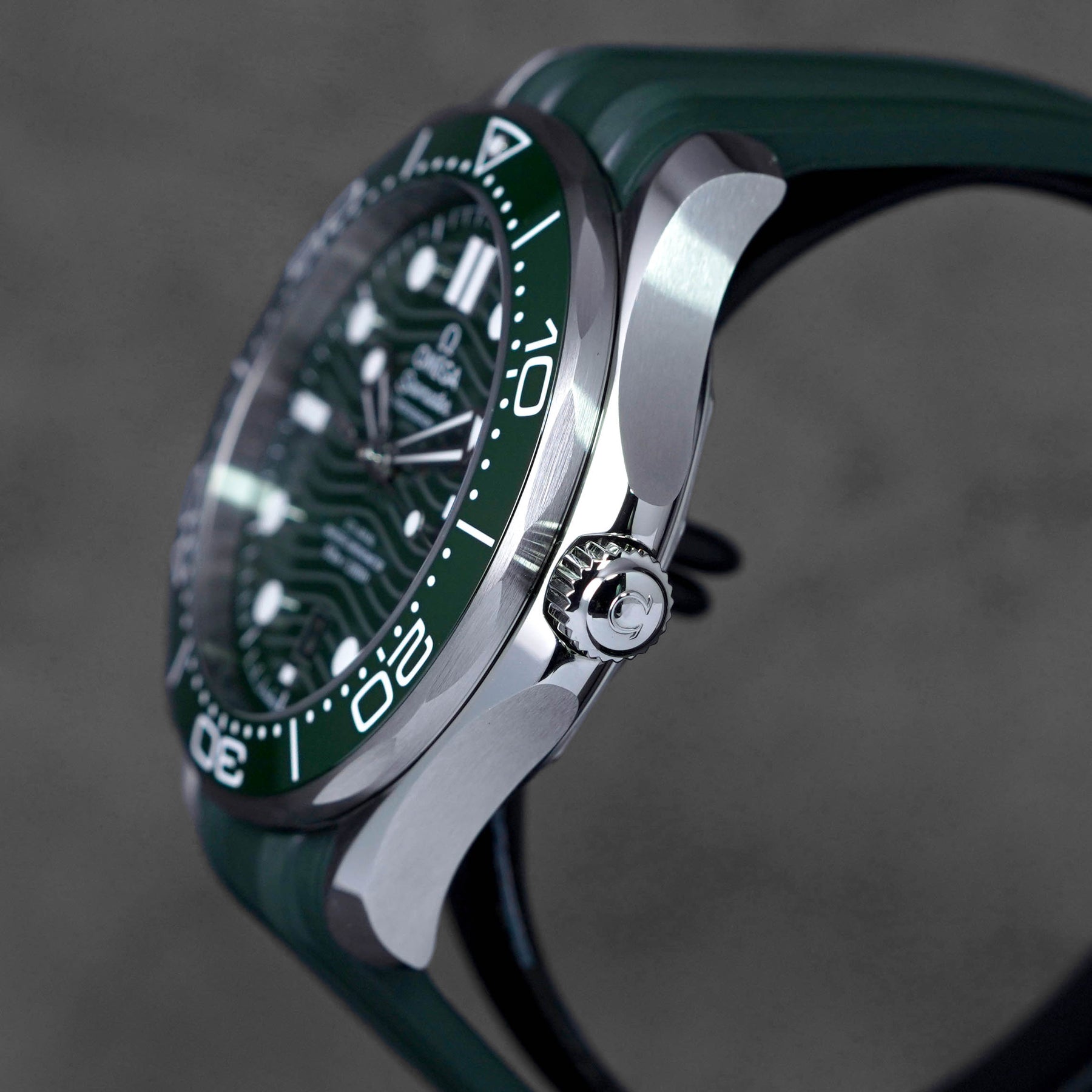 SEAMASTER DIVER 300 GREEN DIAL RUBBER STRAP (2025)