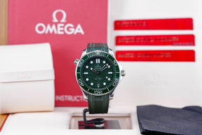 SEAMASTER DIVER 300 GREEN DIAL RUBBER STRAP (2025)