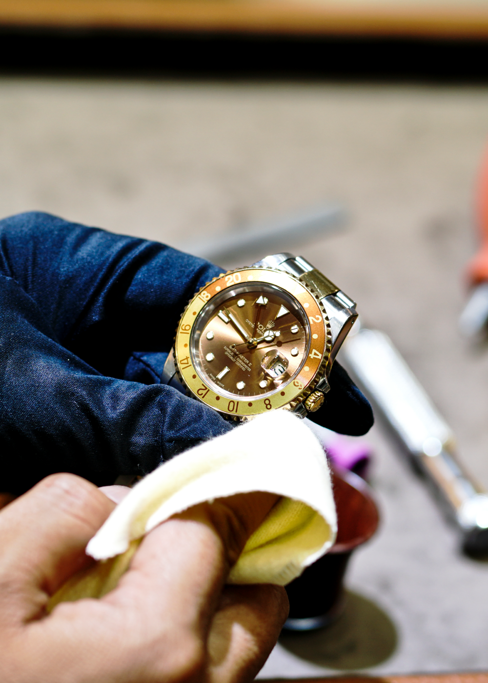 Butik jam tangan mewah jual berbagai jam tangan mewah seperti rolex dan omega. Proses belanja cepat dan bebas ongkir untuk langsung di antar kerumah Anda.
