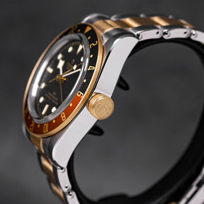 HERITAGE BLACK BAY GMT TWOTONE YELLOWGOLD BLACK DIAL (2024)