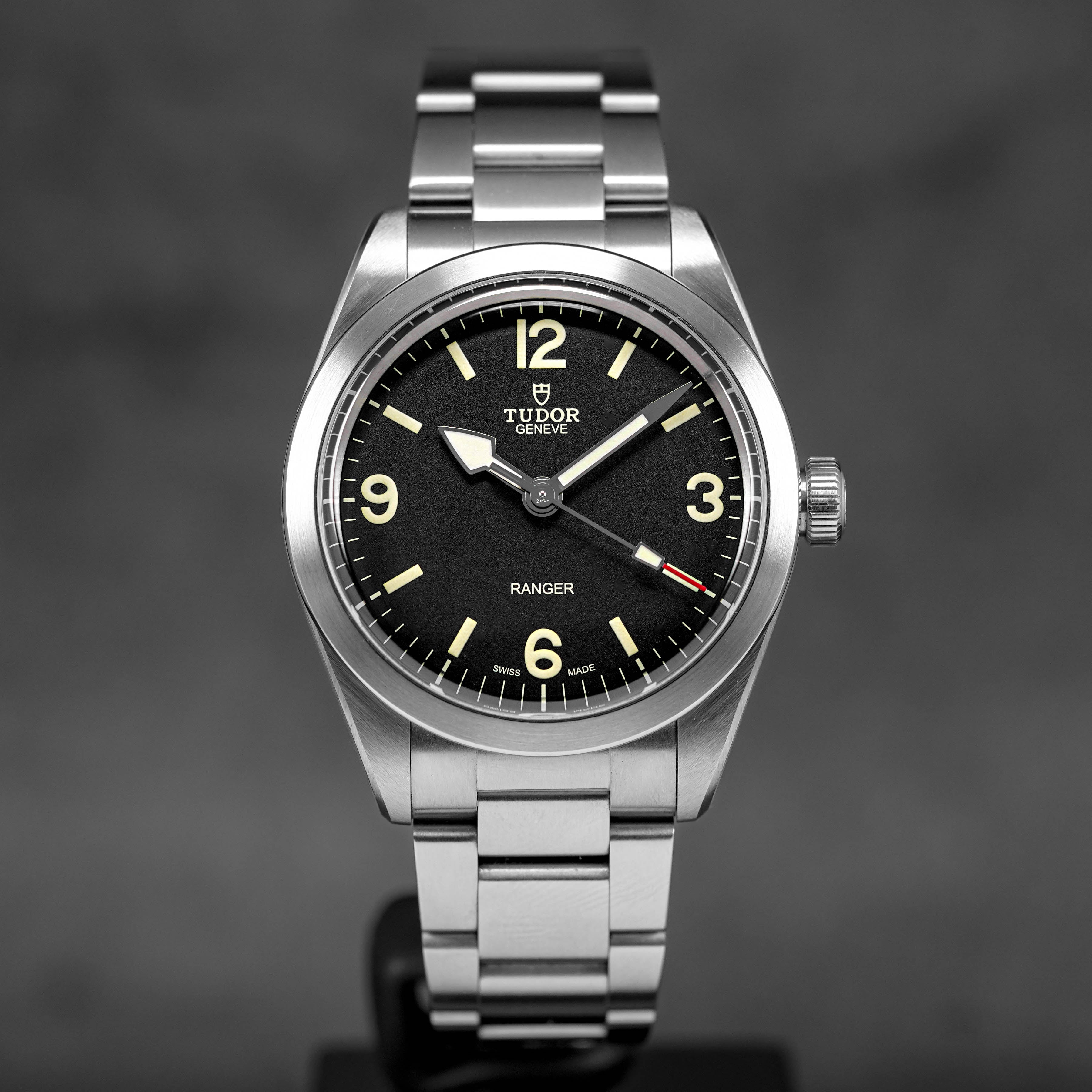 Tudor-Ranger-Black-Indonesia- Tudor-Ranger-Black-Indonesia-
