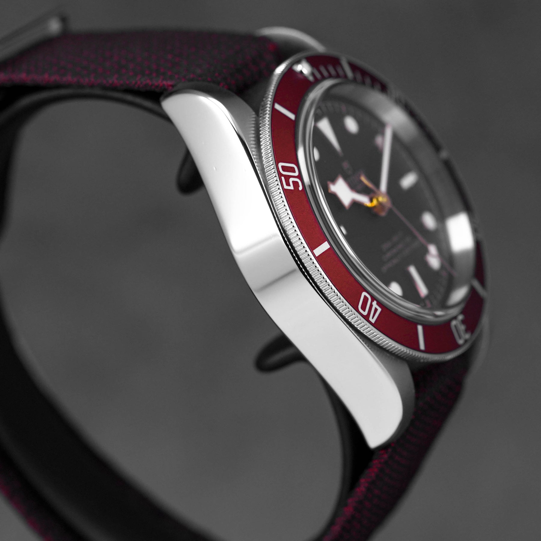 TUDOR HERITAGE BLACK BAY 41 RED NATO STRAP (2018) OMNILUXE