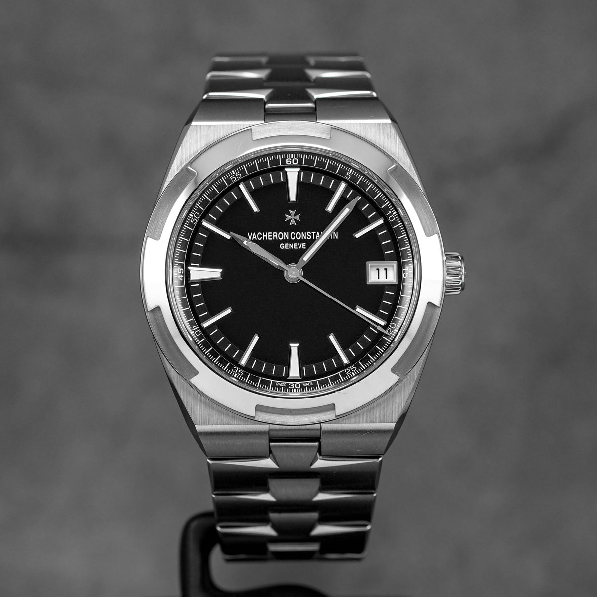 OVERSEAS BLACK DIAL (2021)