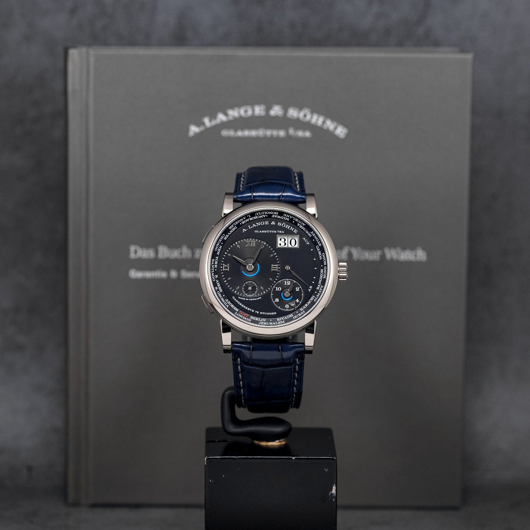 LANGE 1 TIME ZONE WHITEGOLD BLACK DIAL (2025)