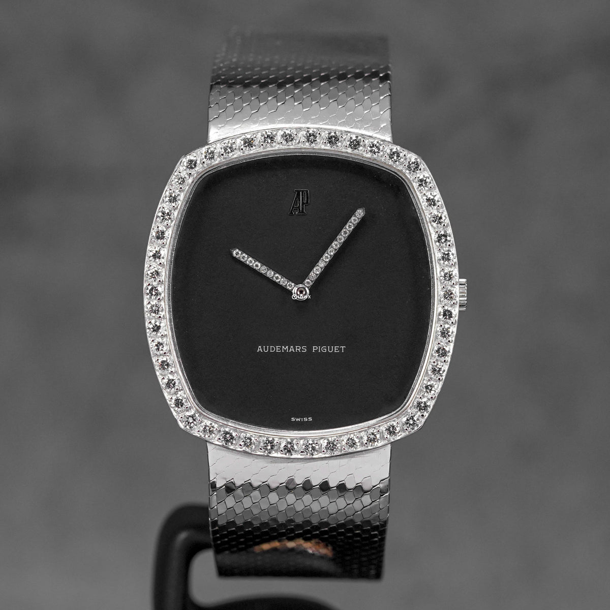 TONNEAU WHITEGOLD BLACK DIAL DIAMOND BEZEL (WATCH ONLY)
